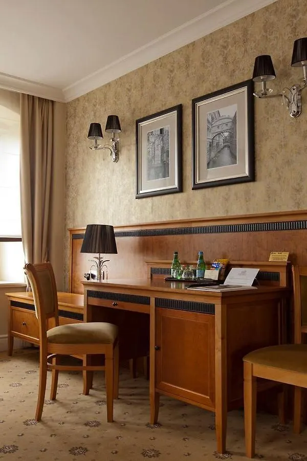 Zamek Topacz Wysoka  Hotel